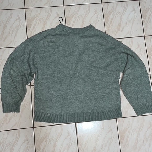 Women’s Size Small Green Pearl Detail Oversized Knit Sweater. Perfect condition! - Picture 5 of 5